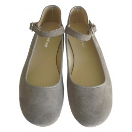 Mercedes gris pulsera fina.